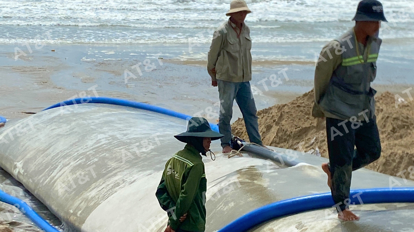 Thi công bơm ống địa geotube cần kiểm soát áp lực và chia giai đoạn hợp lý